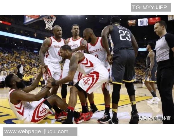 2016年火箭队与勇士队首轮对决回顾及精彩瞬间分析